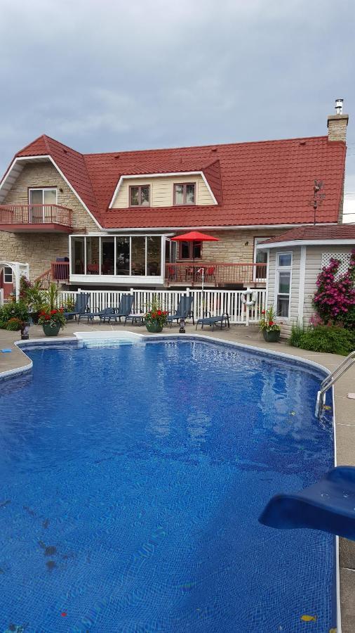 Douces Evasions Bed & Breakfast Saint-Anselme Ngoại thất bức ảnh